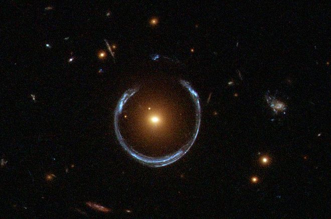 660px-A_Horseshoe_Einstein_Ring_from_Hubble